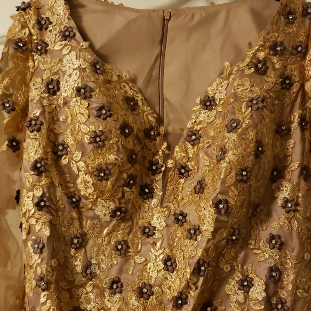 Gown - Picture 4 of 6